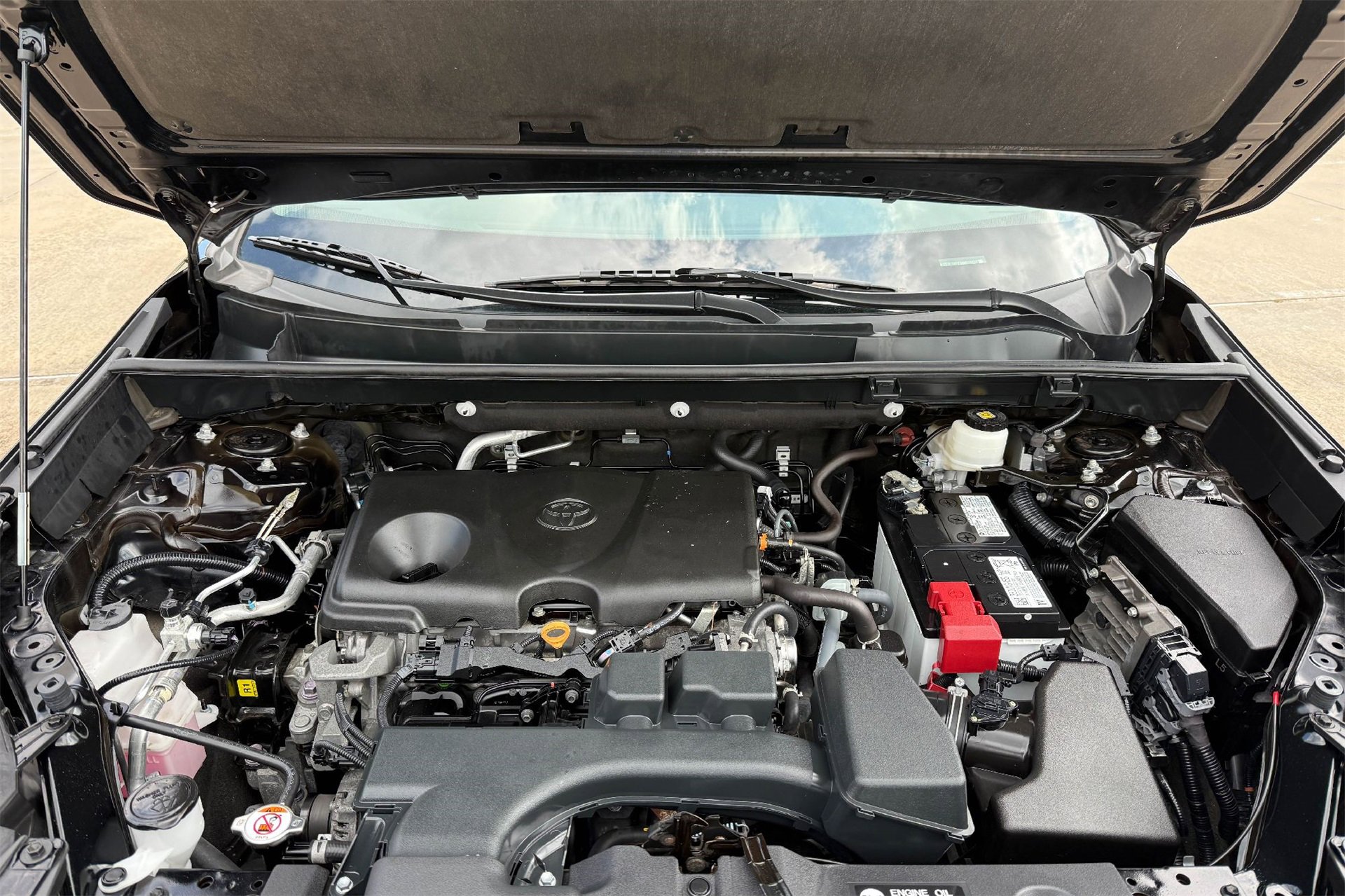 Used 2022 Toyota RAV4 LE image 9