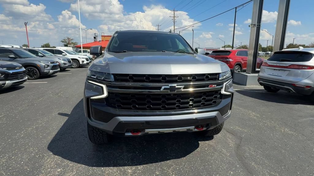 Used 2021 Chevrolet Tahoe Z71 w/ Luxury Package AWD/4WD image 3
