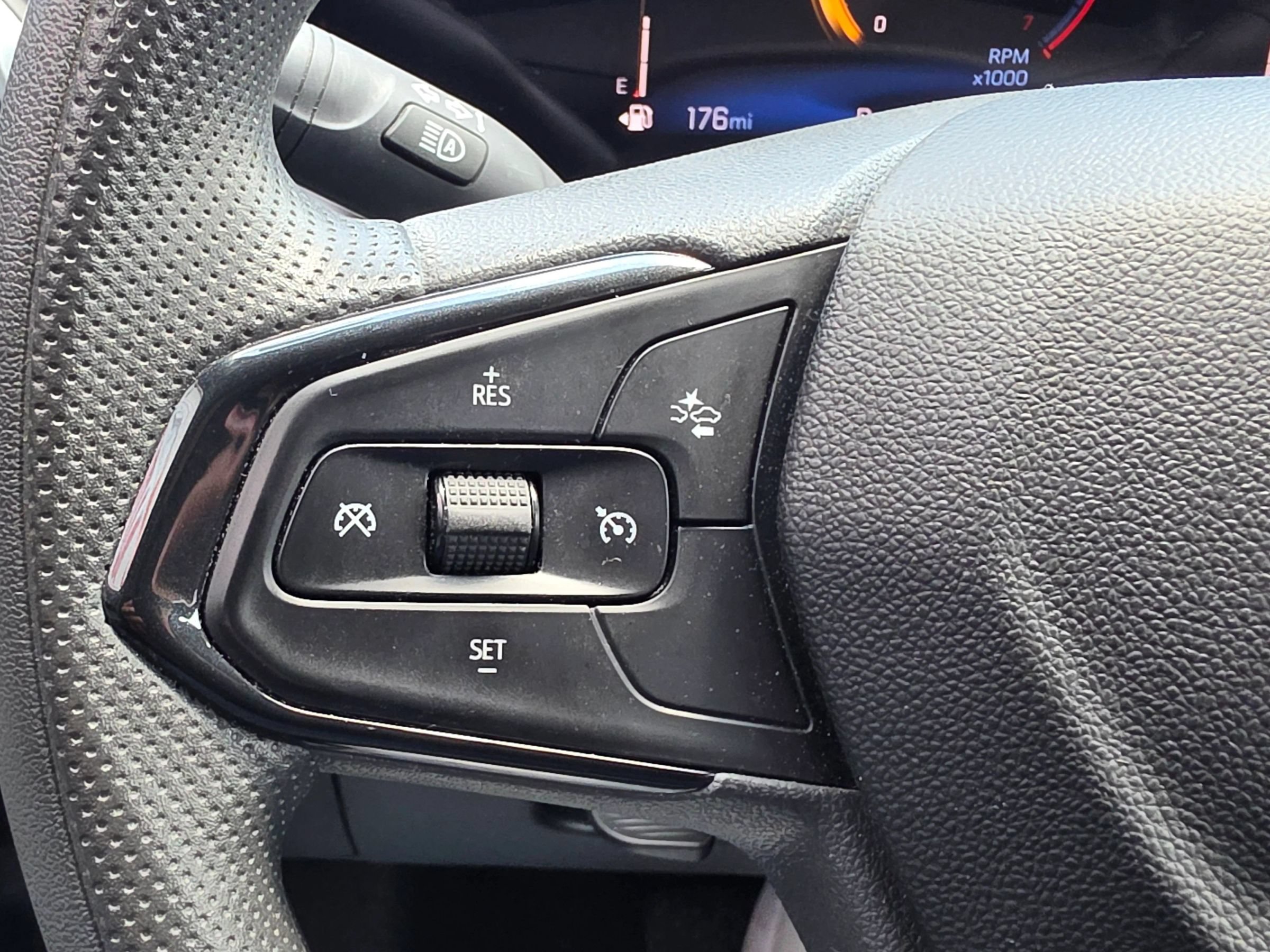 Used 2025 Chevrolet Trax LT FWD image 22