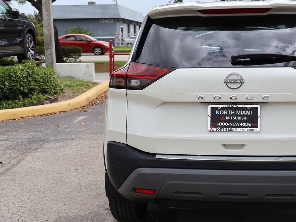 Used 2023 Nissan Rogue SV FWD image 12