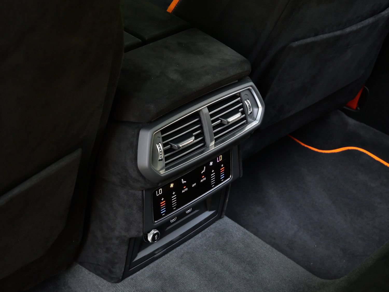Used 2024 Lamborghini Urus Performante AWD/4WD image 21