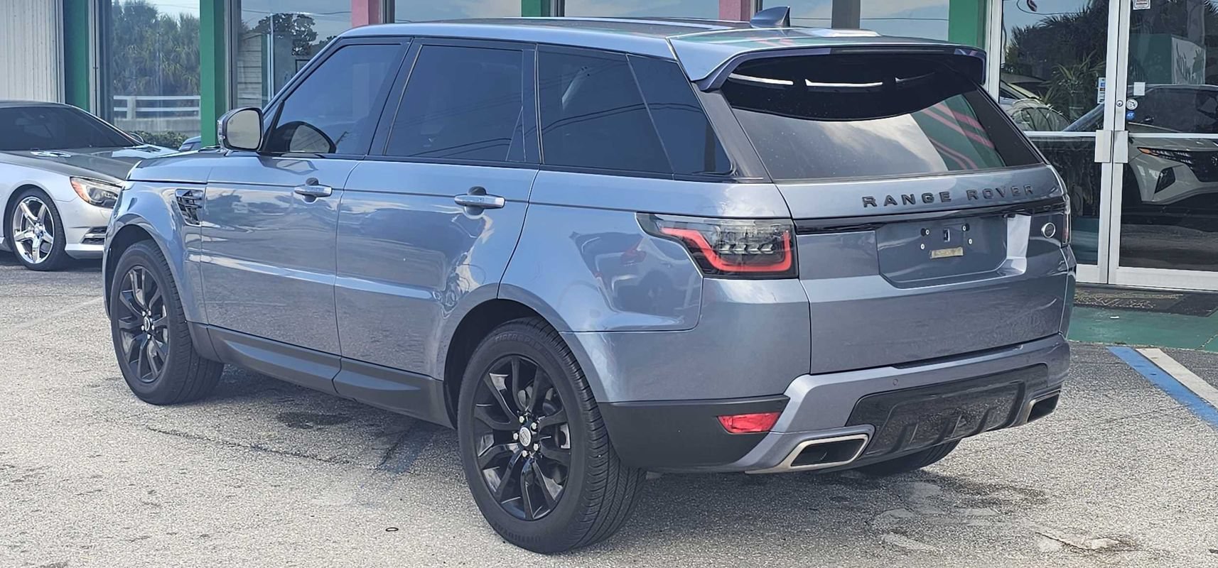 Used 2018 Land Rover Range Rover Sport SE AWD/4WD image 3