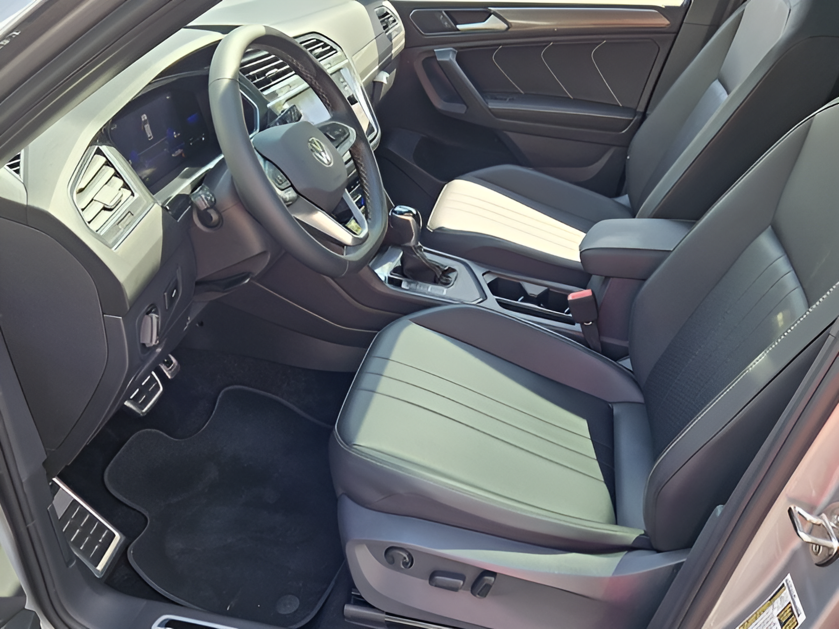 Certified 2023 Volkswagen Tiguan SE R-Line FWD image 12