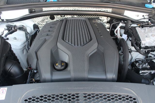 Certified 2026 Porsche Macan image 16