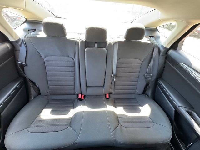Used 2020 Ford Fusion SE FWD image 15