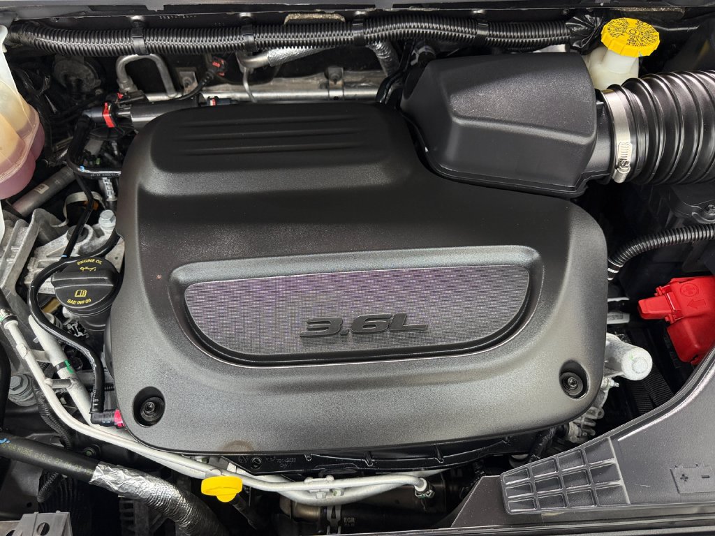 Used 2023 Chrysler Pacifica Touring-L FWD image 20