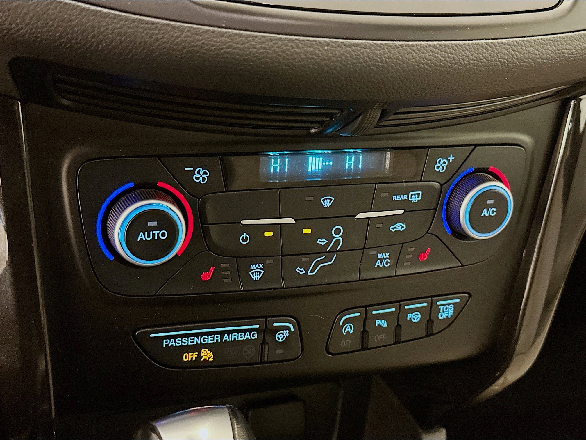 Used 2018 Ford Escape Titanium w/ Ford Safe & Smart Package image 24