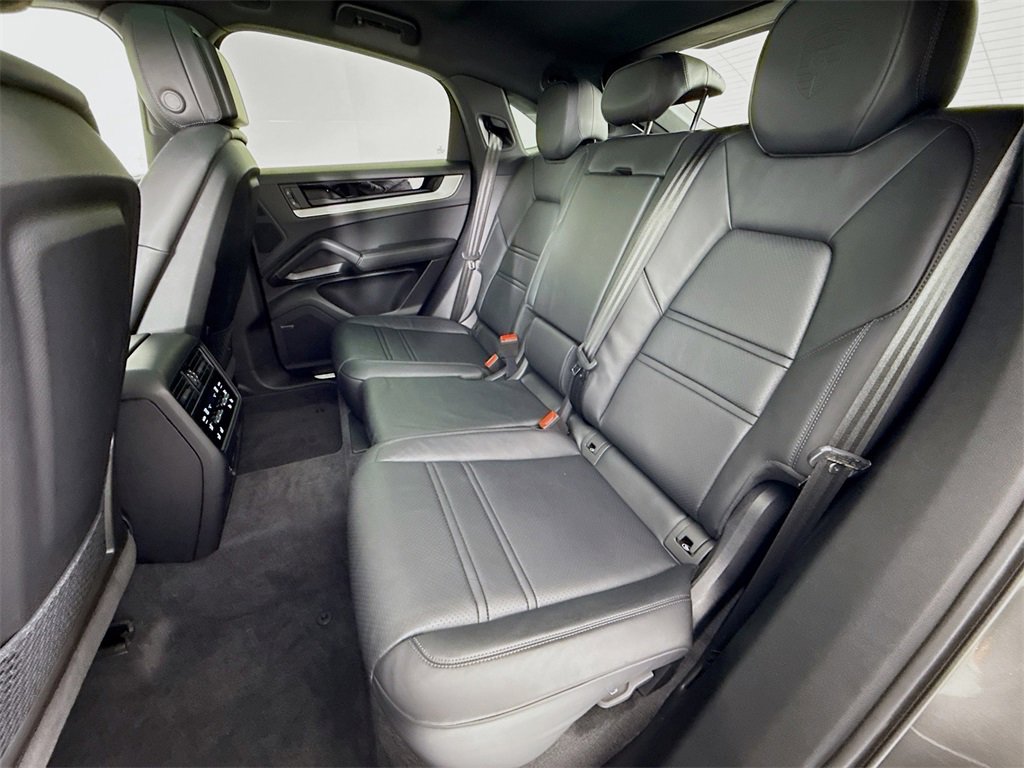 Certified 2025 Porsche Cayenne Coupe image 24