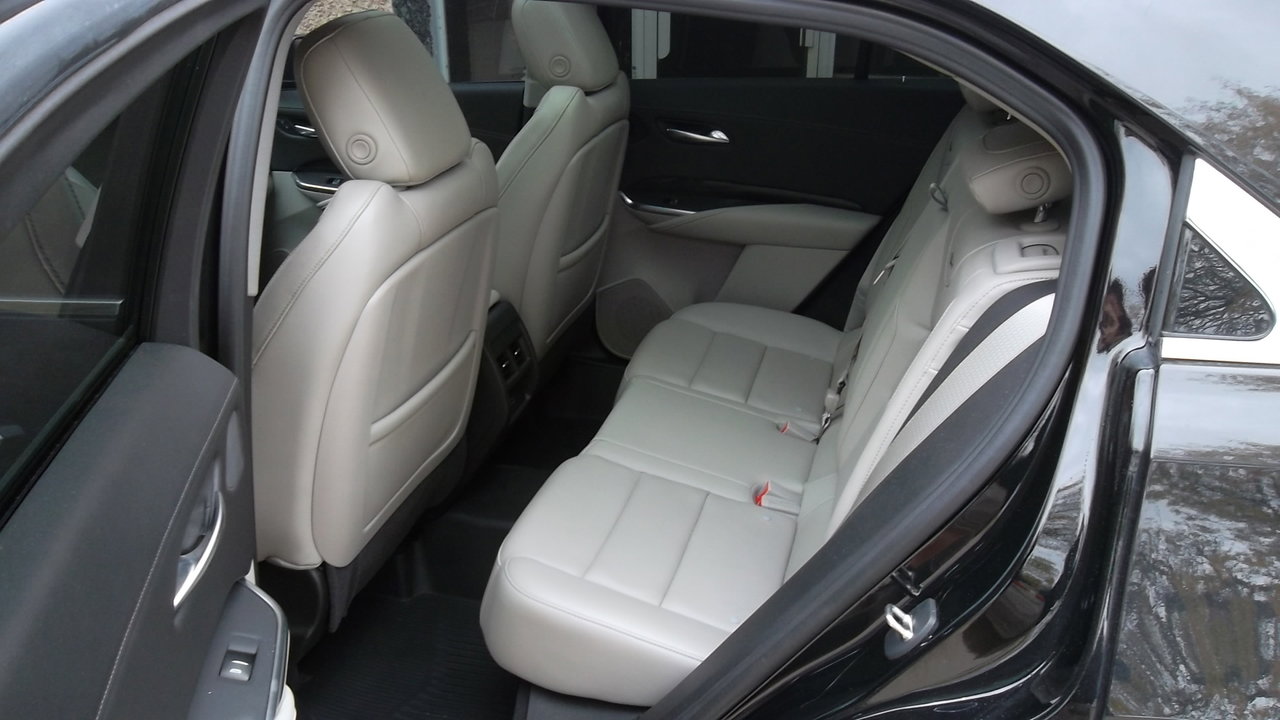 Used 2021 Cadillac XT4 Premium Luxury image 8