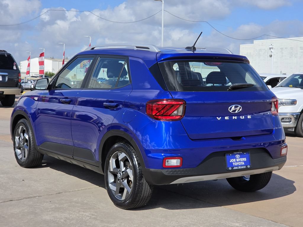 Used 2026 Hyundai Venue SEL FWD image 7
