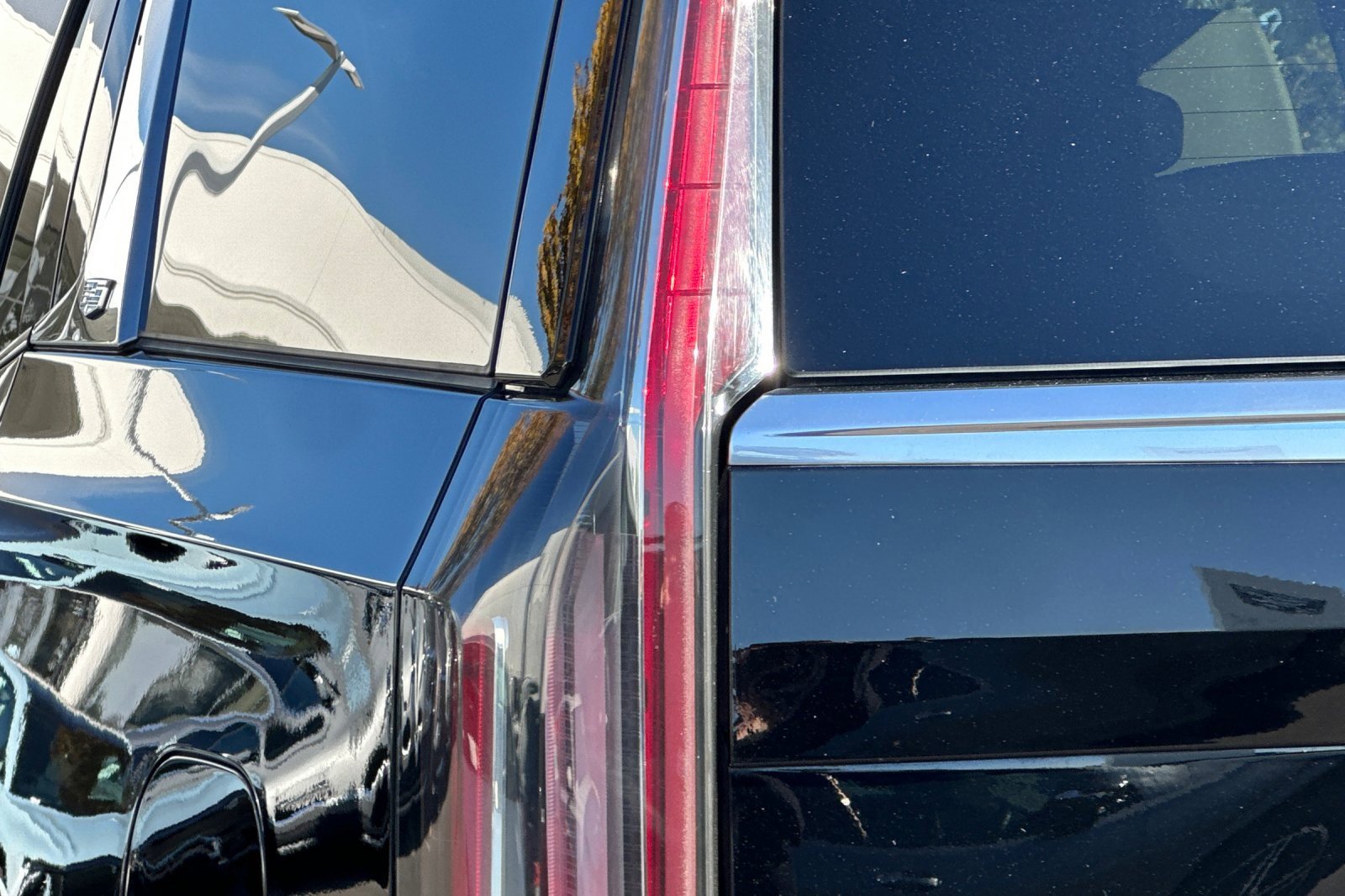 Certified 2024 Cadillac Escalade Premium Luxury image 47