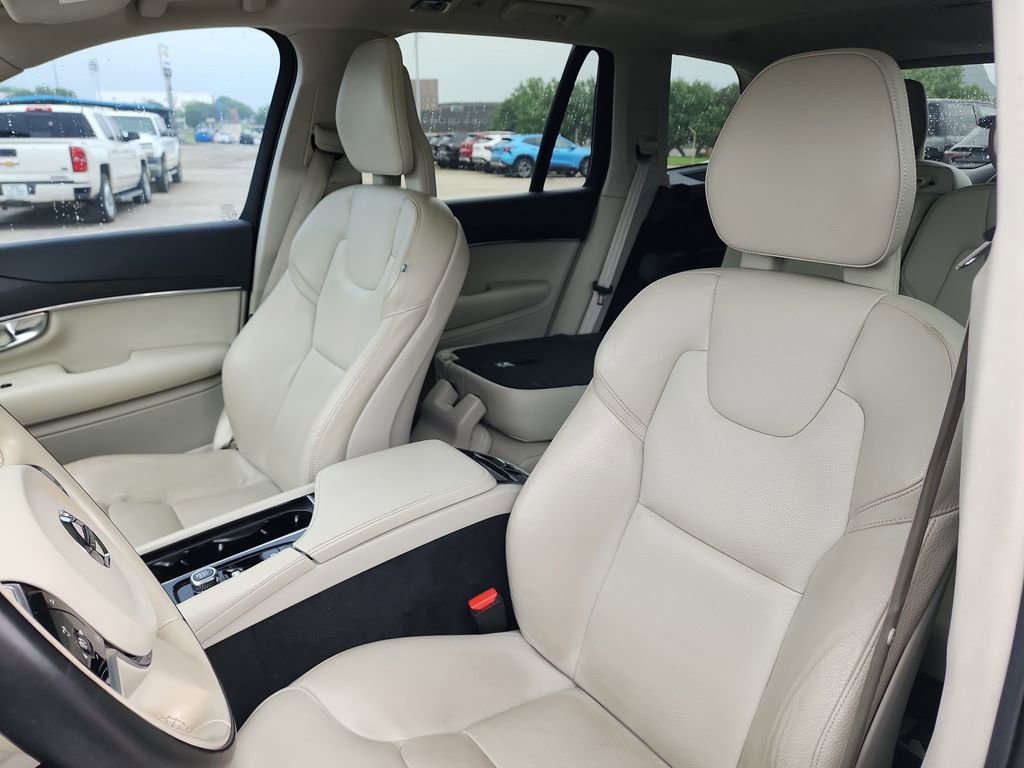 Used 2020 Volvo XC90 T5 Momentum w/ Protection Package Premier FWD image 12