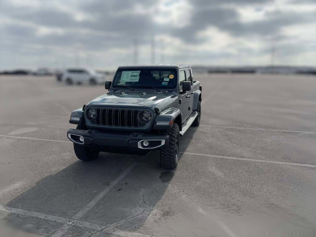 New 2026 Jeep Gladiator Sport image 3