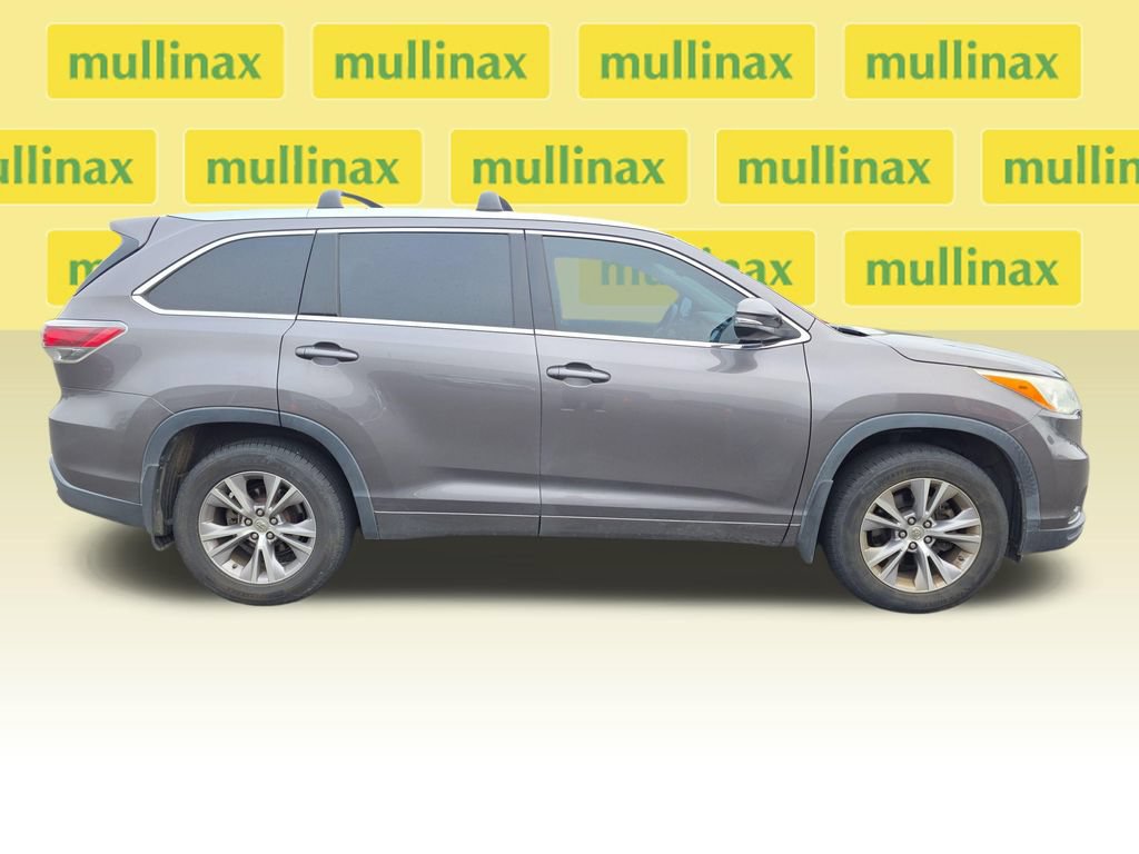 Used 2014 Toyota Highlander XLE AWD/4WD image 2