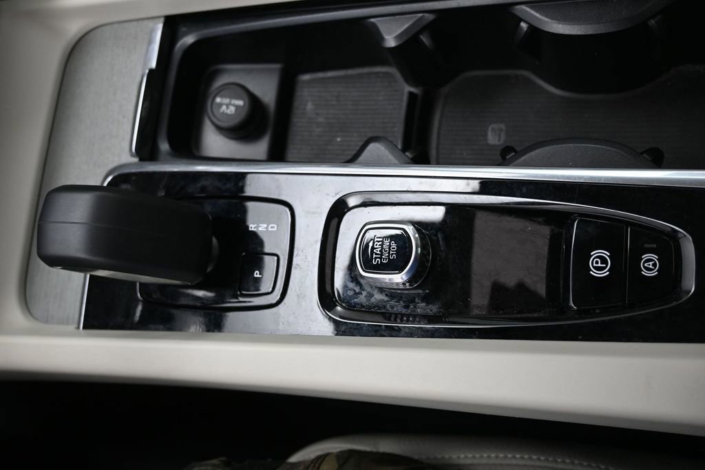 Used 2025 Volvo V60 B5 Cross Country Plus AWD/4WD image 27