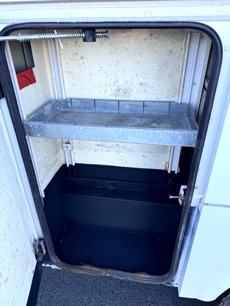 Used 2010 Ford E-350 and Econoline 350 Super Duty image 30