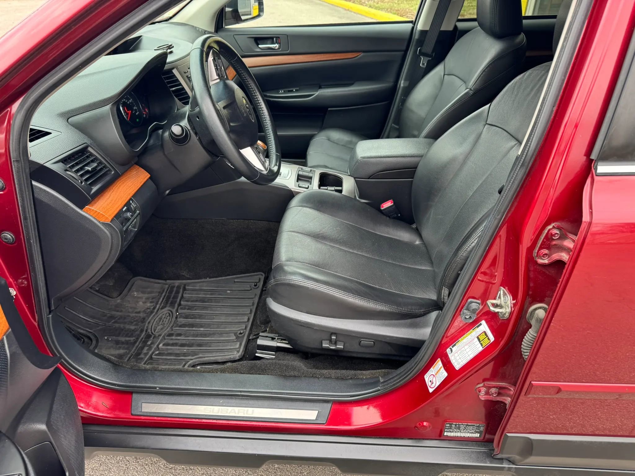 Used 2014 Subaru Outback 2.5i Limited w/ Moonroof Package AWD/4WD image 15
