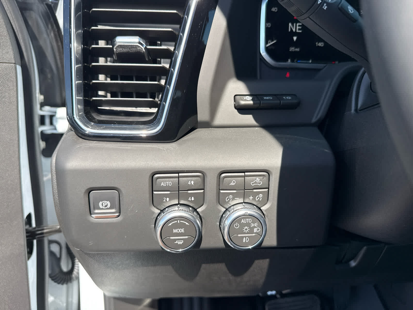 New 2026 GMC Sierra 3500 Denali w/ Denali Reserve Package AWD/4WD image 15