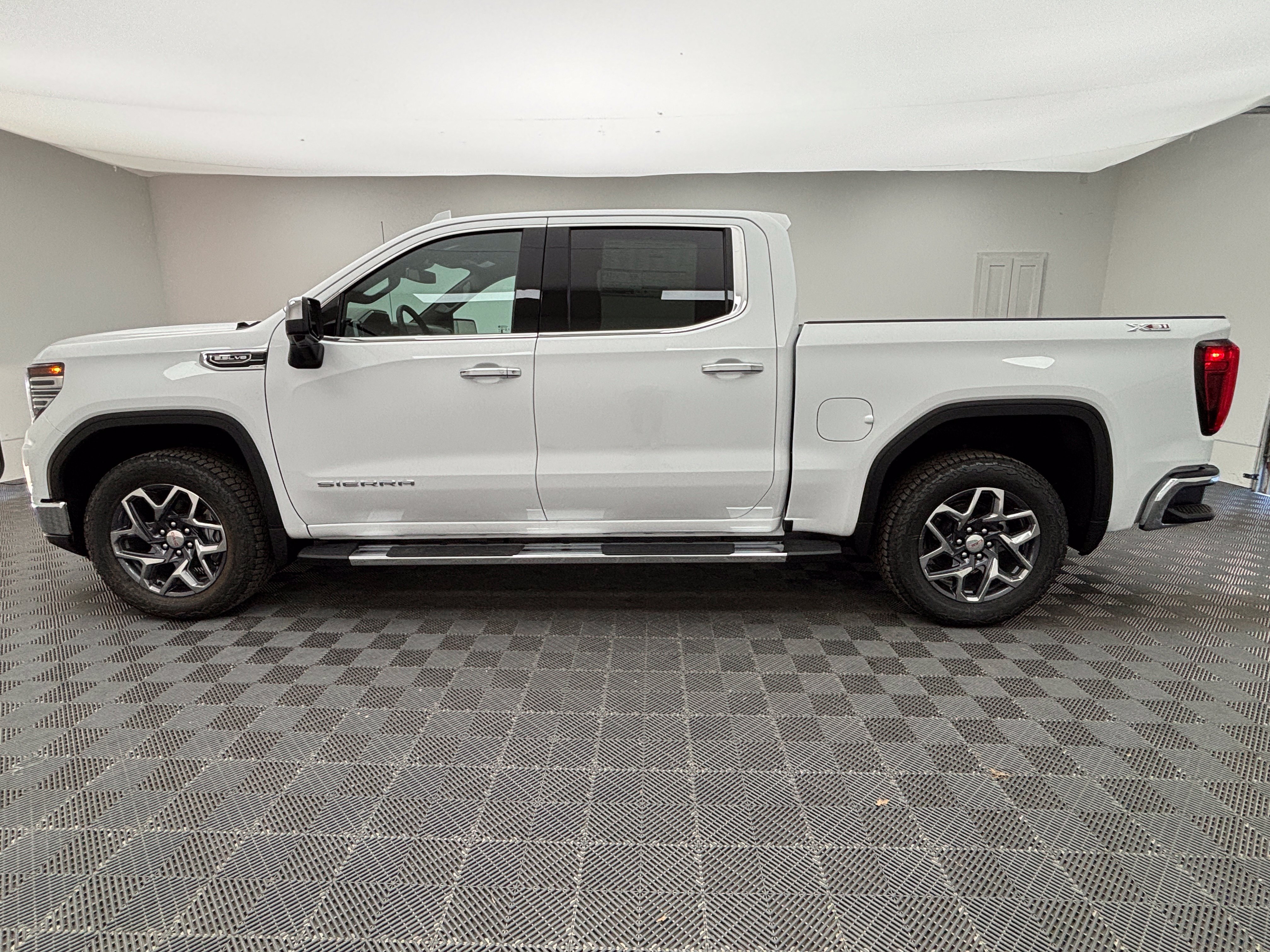 New 2026 GMC Sierra 1500 SLT w/ SLT Premium Package AWD/4WD image 12