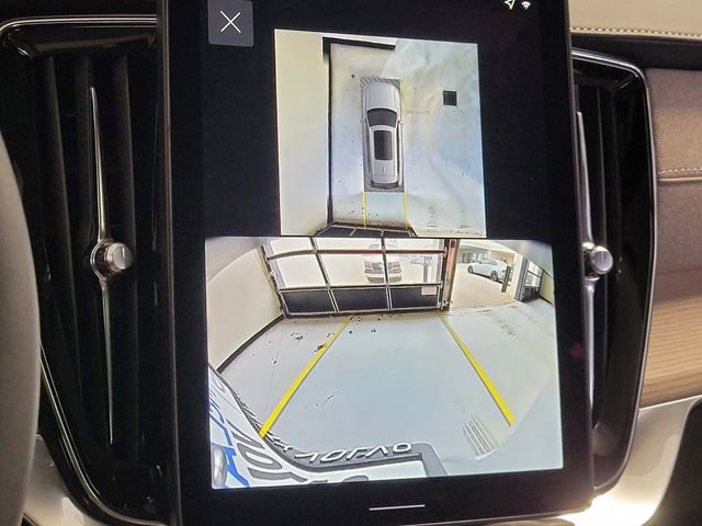 New 2026 Volvo XC90 B6 Plus w/ Protection Package Premier AWD/4WD image 16