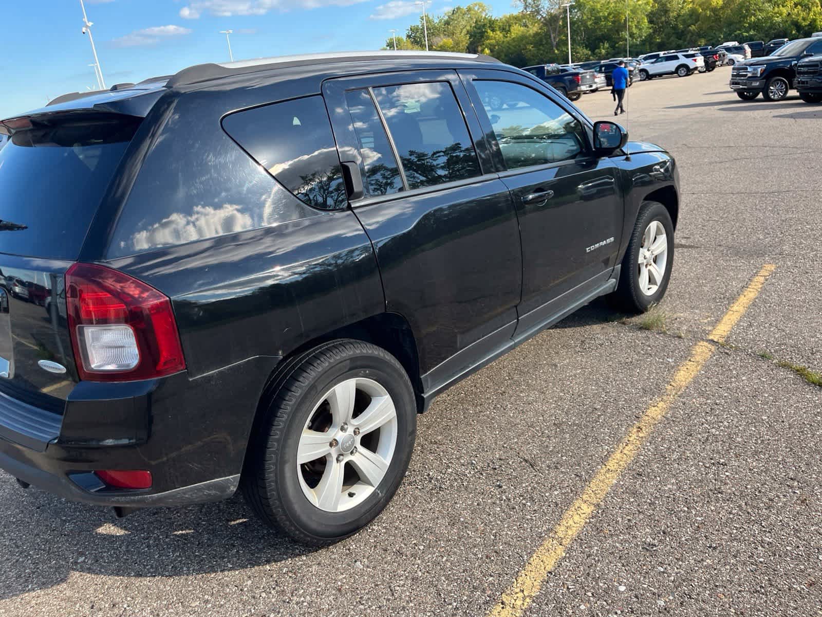 Used 2017 Jeep Compass Latitude AWD/4WD image 13