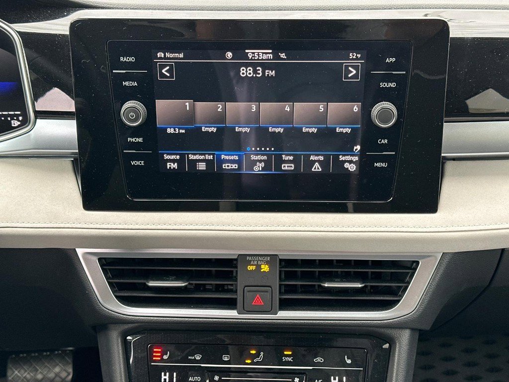 Used 2025 Volkswagen Taos SE image 14