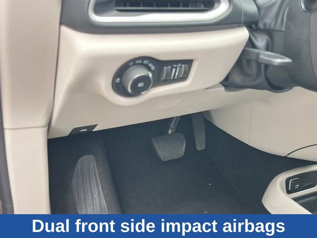 Used 2023 Chrysler Pacifica Touring-L FWD image 35
