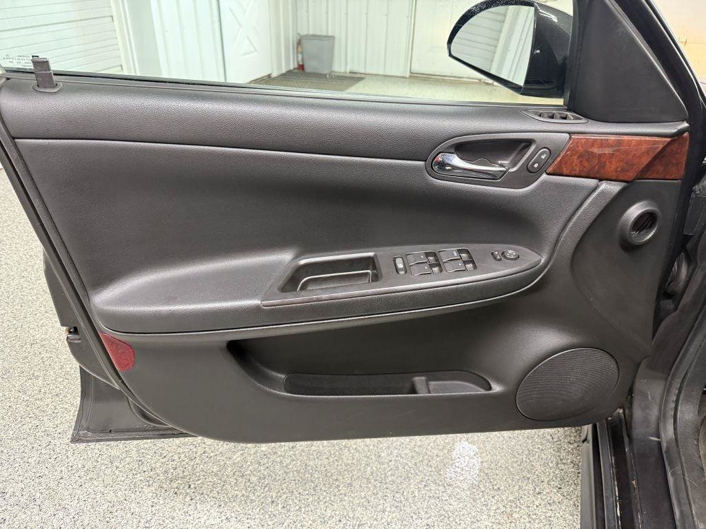 Used 2009 Chevrolet Impala LT FWD image 15
