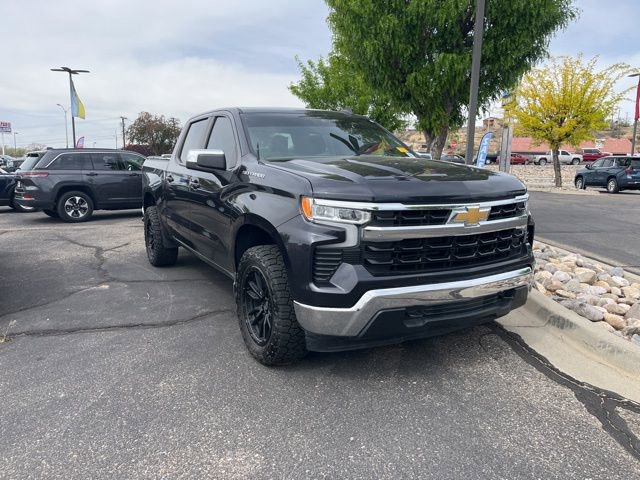 Used 2024 Chevrolet Silverado 1500 LT image 3