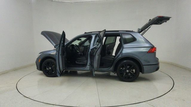 Used 2023 Volkswagen Tiguan SE R-Line image 74