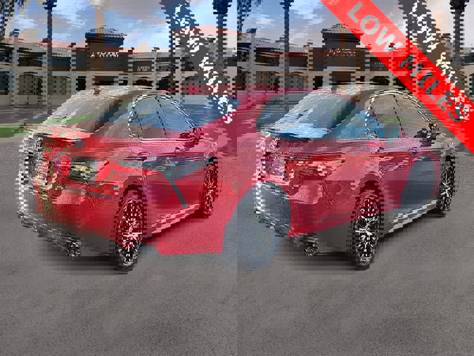 Used 2023 Toyota Camry SE image 8