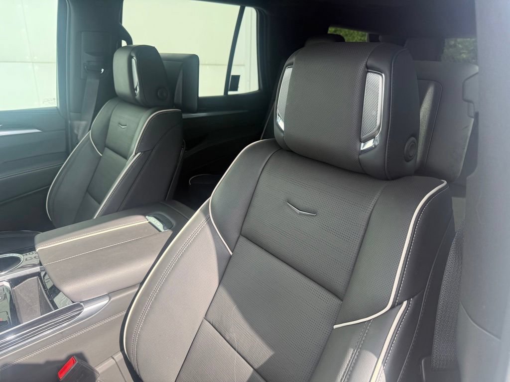 Used 2025 Cadillac Escalade Sport w/ Touring Package AWD/4WD image 5