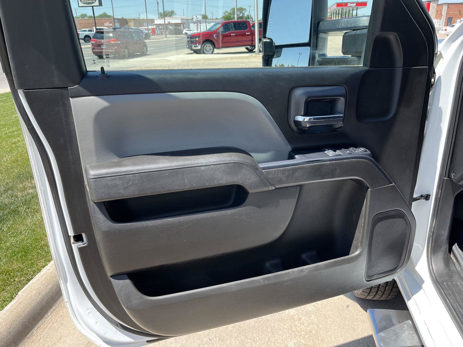 Used 2018 GMC Sierra 3500 4x4 Regular Cab w/ Sierra Convenience Package image 15