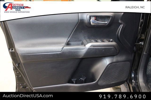 Used 2021 Toyota Tacoma TRD Off-Road image 16