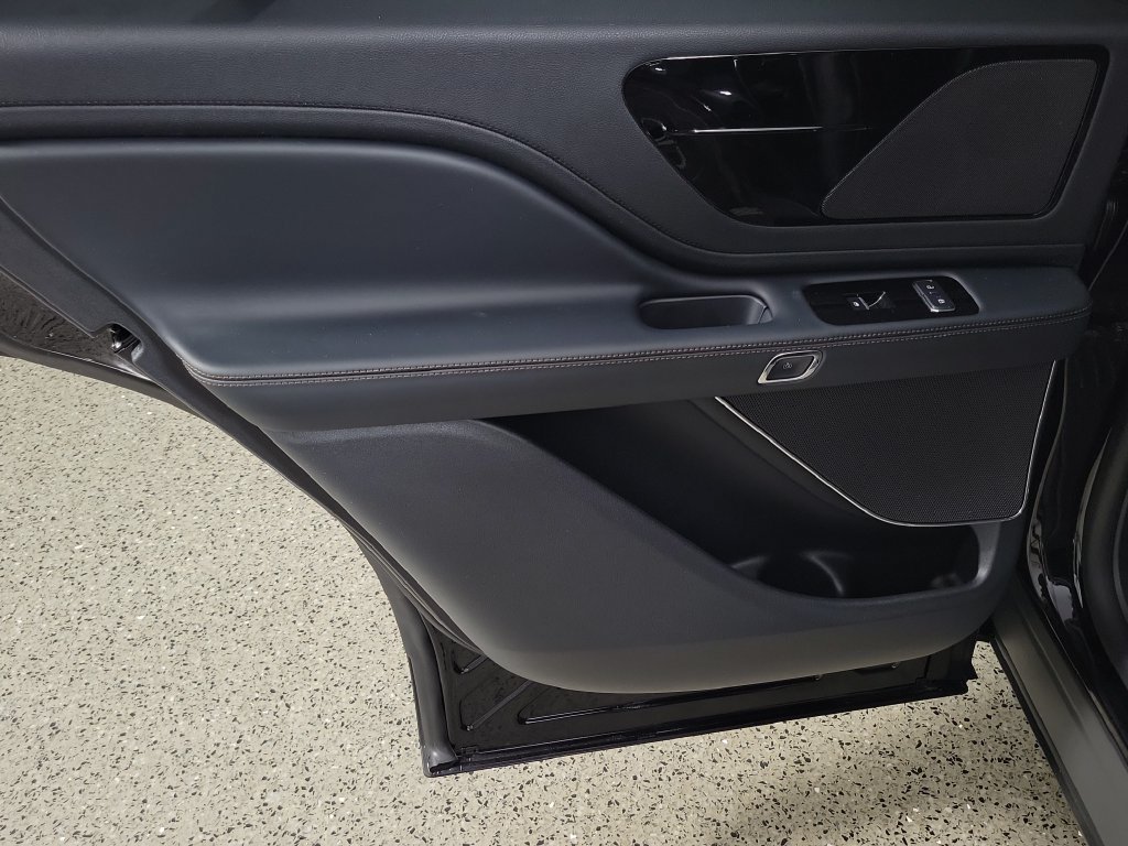 New 2026 Lincoln Aviator AWD image 14