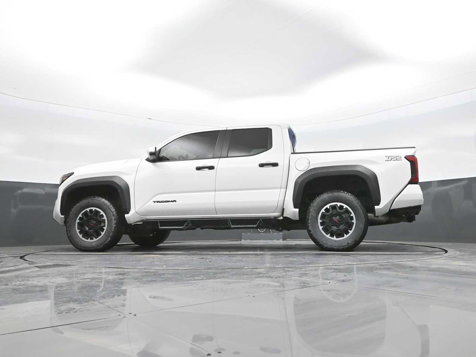 Used 2024 Toyota Tacoma TRD Off-Road w/ TRD Off Road Upgrade Package AWD/4WD image 27