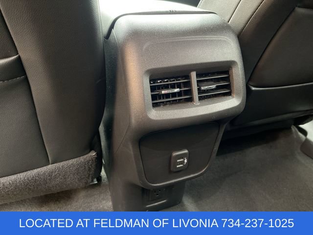 Used 2024 GMC Terrain SLT image 20