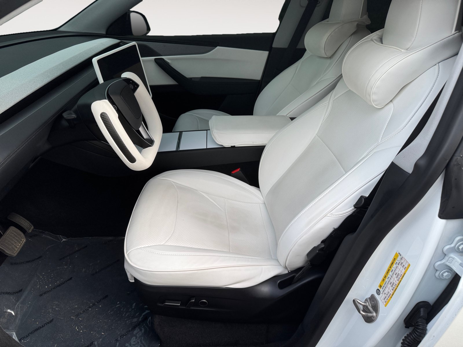 Used 2026 Tesla Model Y AWD image 9