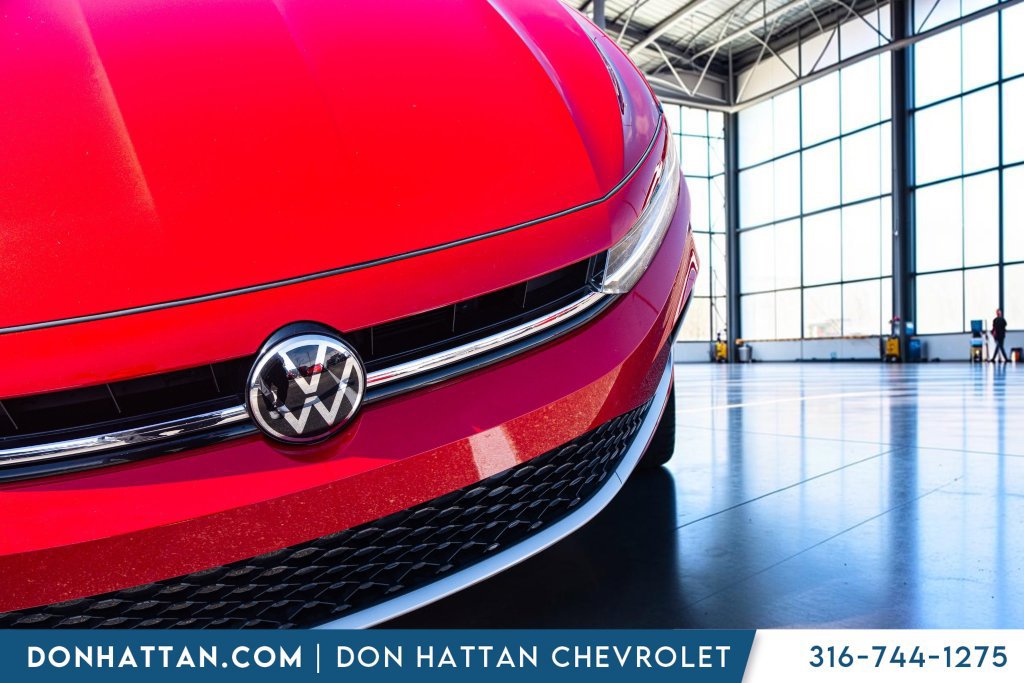 Used 2025 Volkswagen Jetta SE FWD image 39