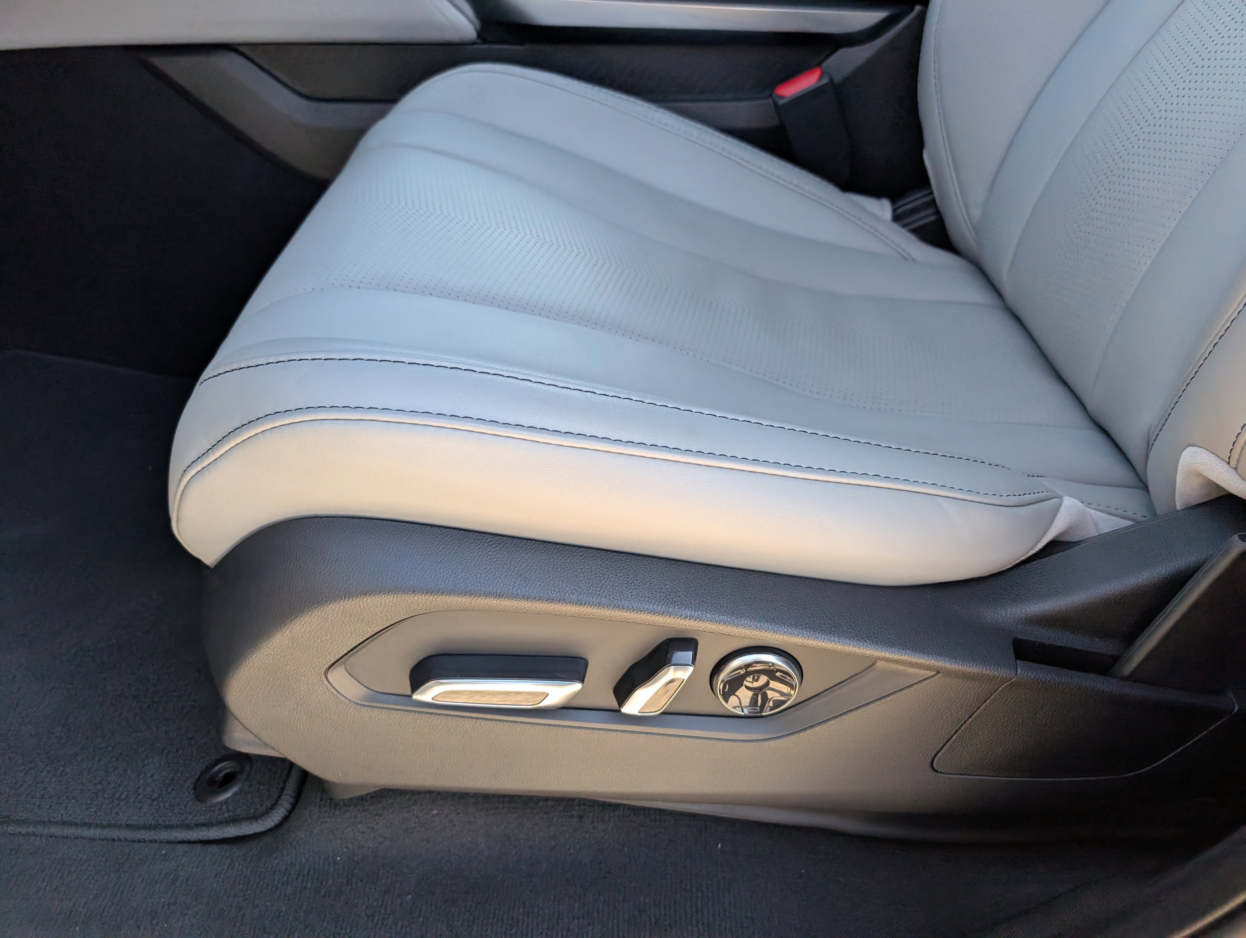 Certified 2025 Acura MDX FWD w/ Technology Package image 10