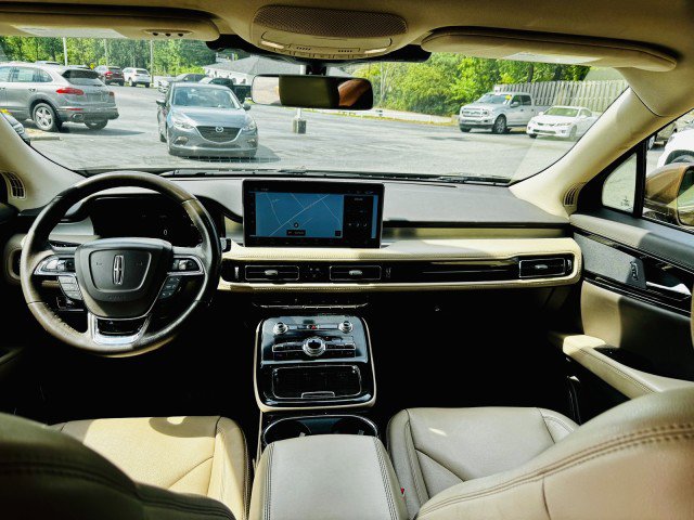 Used 2022 Lincoln Nautilus FWD w/ Premium Package image 7