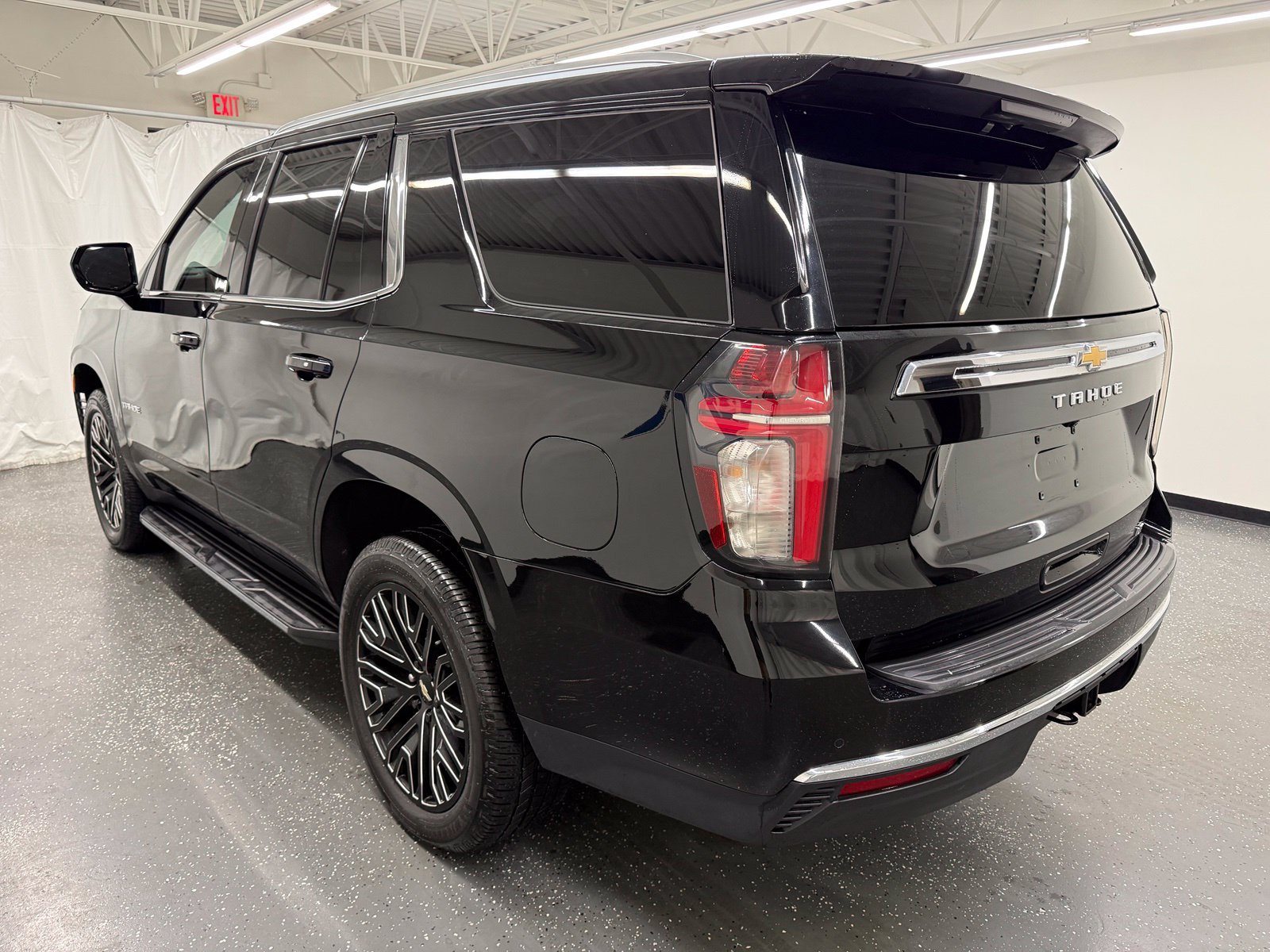 Used 2022 Chevrolet Tahoe LT w/ Max Trailering Package AWD/4WD image 3