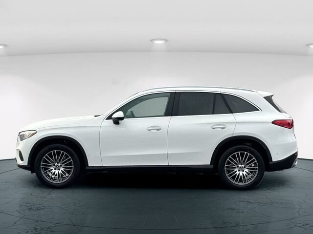 Used 2026 Mercedes-Benz GLC 300 image 3