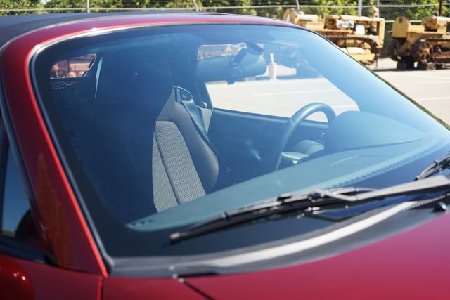 Used 2006 MAZDA MX-5 Miata Sport w/ Appearance Pkg RWD image 25