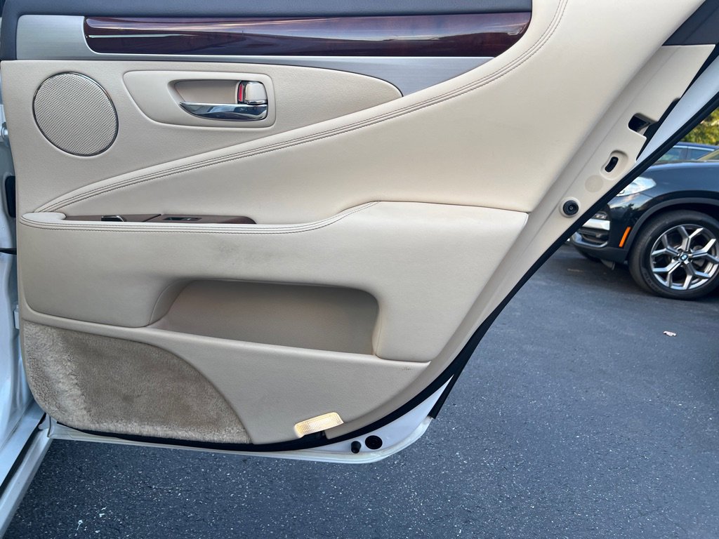 Used 2015 Lexus LS 460 image 13