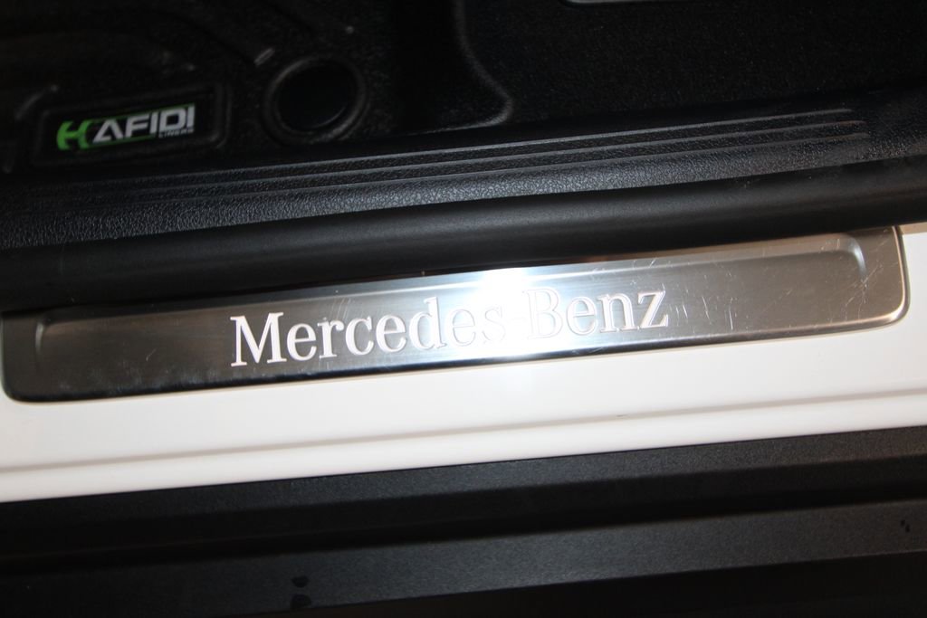 Used 2023 Mercedes-Benz GLC 300 image 7
