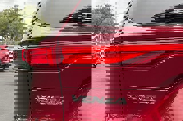 Used 2023 Toyota Venza XLE AWD/4WD image 30