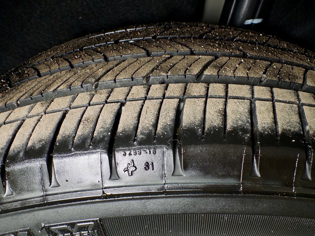 Used 2023 Chevrolet Bolt EUV Premier FWD image 31