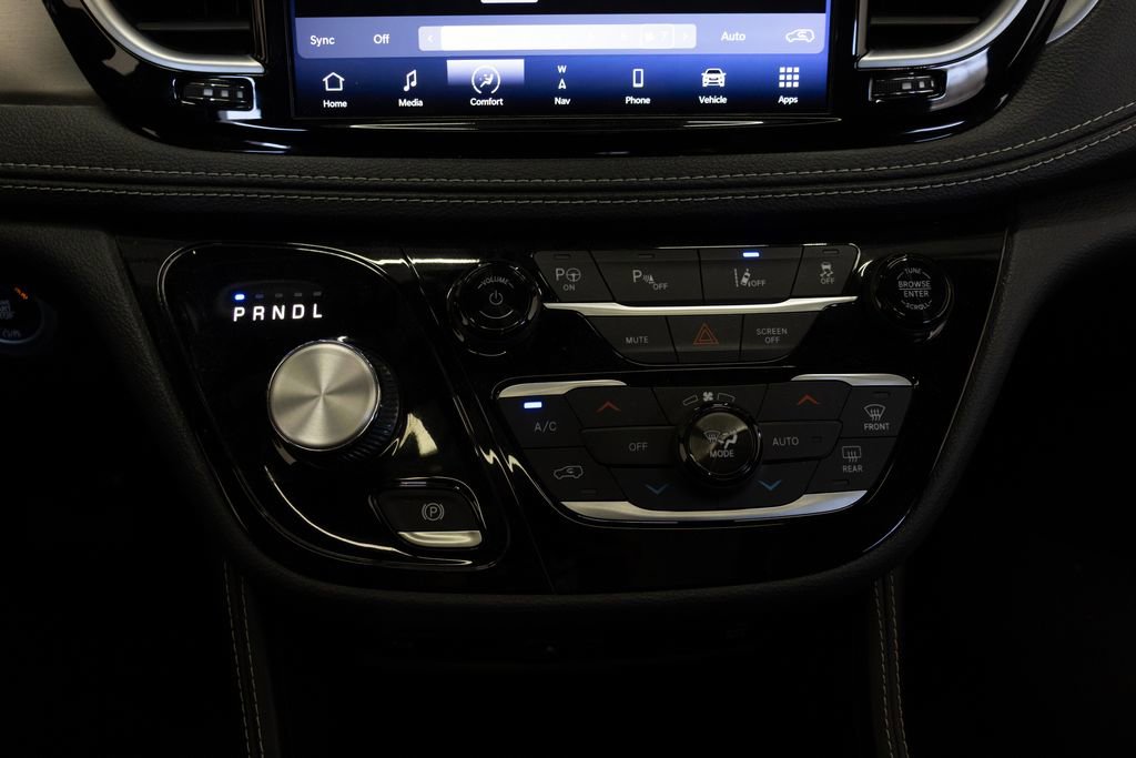 Used 2021 Chrysler Pacifica Limited w/ Uconnect Theater Family Group FWD image 37