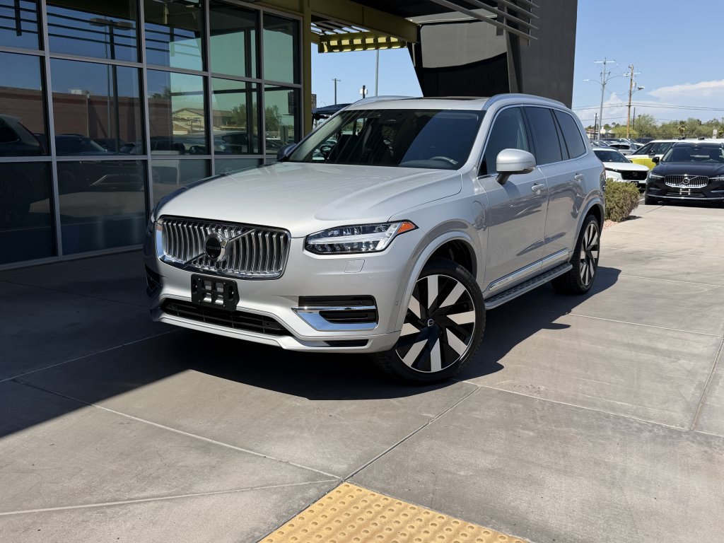 Used 2024 Volvo XC90 T8 Plus w/ Protection Package Premier AWD/4WD image 2